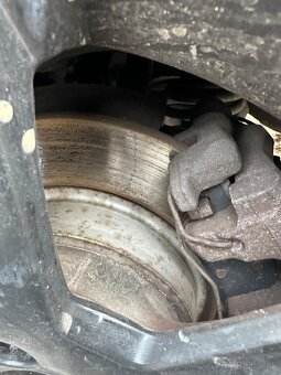 Rozpredám Ford FOCUS všetko mám, není len motor a prevodovka - 10
