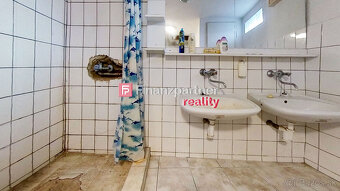 Ponúkame Vám na predaj dva domy na jednom dvore, centrum Lev - 10