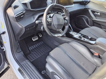 Peugeot 2008 GT 130 ,8 rychlostní automat,23 TKM - 10