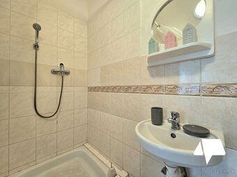 Predaj Podhájska- rodinný dom, 2 x chata a 4 x apartmán - 10