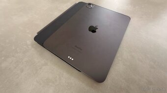 Predám Ipad Pro M4, 256GB + Magic Keyboard - 10