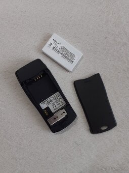 NOKIA 8210 - 10