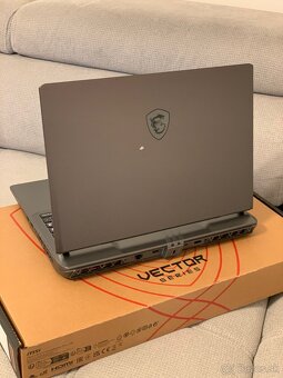 MSI Vector 16HX (i9, RTX 4080) - 10