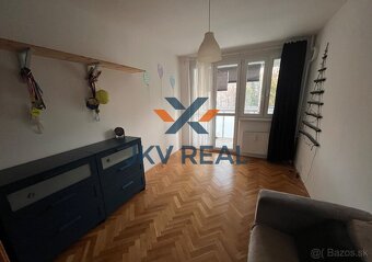 Priestranný slnečný kompletne zariadený 3izbový byt v srdci - 10