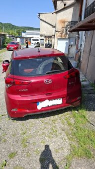 Hyundai i20 po dopravnej nehode nepojazdný - 10