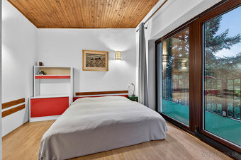 Na predaj - Priestranný 5-izbový rodinný dom s krytým bazén - 10