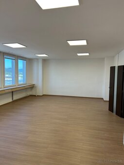 Klimatizované kancelárie 80m2 v širšom centre s parkovaním - 10