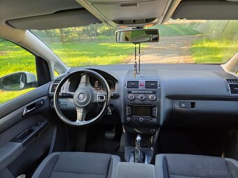 Volkswagen Touran - 10