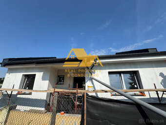 Predám novostavbu v radovej zástavbe v obci Selice - 10