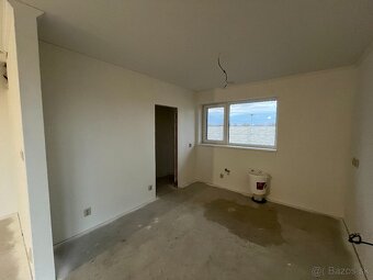 4 izbový rodinný dom, pozemok 942 m2 – 35 min. od centra BA - 10