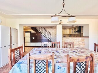 Na predaj impozantná štýlová 5-izbová rodinná vila - 10