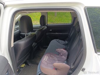 Mitsubishi Outlander INSTYLE 7-miestne - 10
