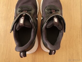 Tenisky NIKE č. 28 (vnút. dĺžka 17,7 cm) - TOP STAV - 10