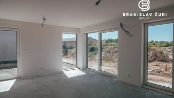 Na predaj 4-izbový bungalov, Rezidencia Trnava pri Laborci - - 10