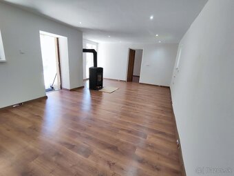 Na predaj zrekonštruovaný rodinný dom v obci Jelšovec pri Lu - 10