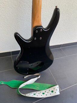 Predám Basovú gitaru IBANEZ GSR 200 bezpražcová úprava - 10