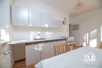 NA PREDAJ I 2-IZBOVÝ TEHLOVÝ BYT S BALKÓNOM, DLHÉ HONY - 10
