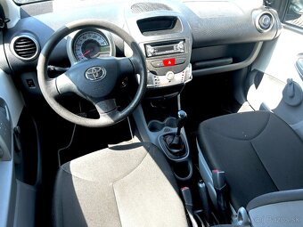 Toyota Aygo 1.0 50kw 116tis KM 2012 - 10