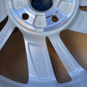 NOVÉ Nevis Octavia 4 - 10