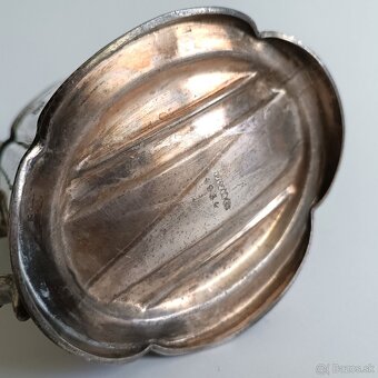 Starožitný zdobený postriebrený čajník - 10