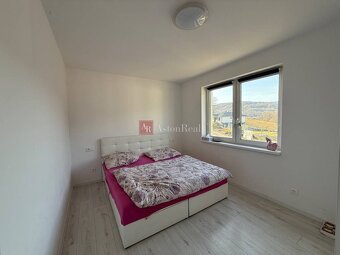 NOVOSTAVBA: zariadený BUNGALOV v obci Vieska Bezdedov (817m2 - 10