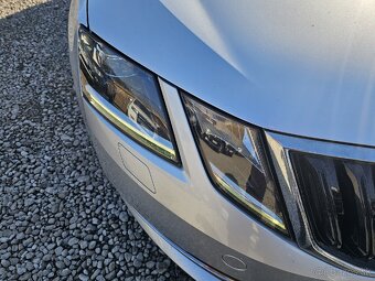 Škoda Octavia Combi 2.0 TDI Elegance - 10