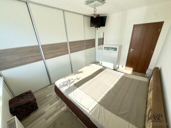 REKONŠTRUOVANÝ VEĽKÝ 3 IZB. BYT S DVOMI BALKÓNMI, 84M2, ROBO - 10