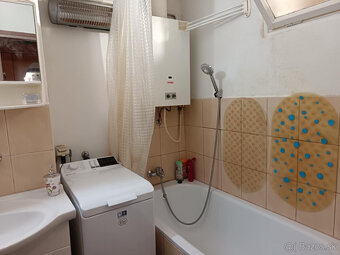 Predaj 3 izbový tehlový byt s balkónom, 78 m2 centrum Brezno - 10
