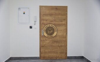 PREDAJ - priestranný 2-izbový BYT - prevedenie ŠTANDART - 10