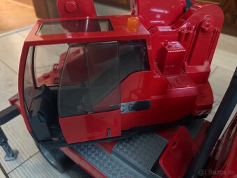 Auto žeriav BRUDER - 10
