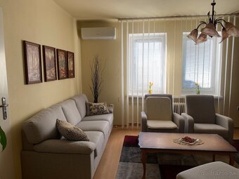 Zariadený 2-izbový byt blízko centra Levíc - 10