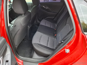 HYUNDAI i30 1,6 CRDi r.v. 2018 - 10