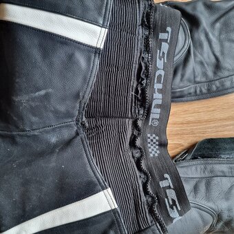 Čižmy, prilby, kombinéza - 10