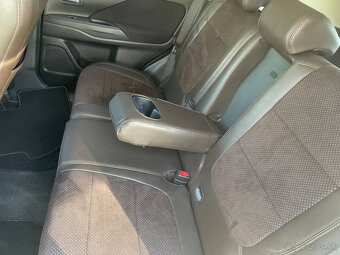 Outlander 2,0 Mivec Intense CVT 4WD 100rokov - 10