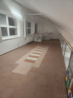 obchodno - administratívny celok 315 m2 - 10