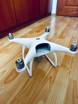 DJI Phantom 4 - 10