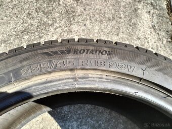 Prodám 4 ks zimních a 2 ks letních pneumatik 235/45 R 18 - 10