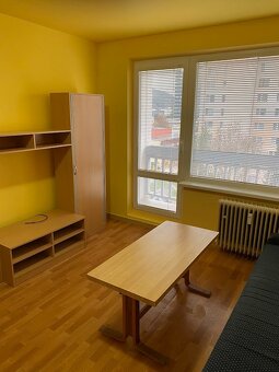 Predám 1-izb. zar. a prerobený byt na sídlisku Stred v PB - 10