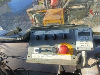 Predám traktor Lamborghoni R8 + štiepkovač heizohack - 10