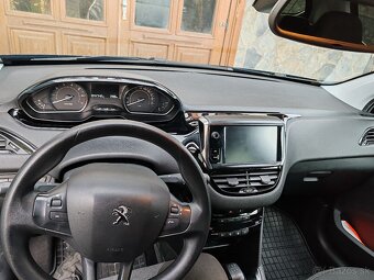 Peugeot 208 - 10