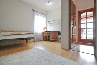 2-generačný dom - 8 izieb, podpivničený, TOP LOKALITA - 10