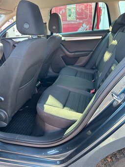 🚗 Zachovalá Škoda Octavia Combi 2.0 TDI DSG – servisná his - 10