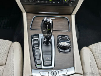 BMW 750i xDrive - 10