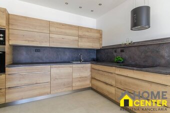 NA PREDAJ novopostavená vila s bazénom /280 m² / Dalmátsko,  - 10