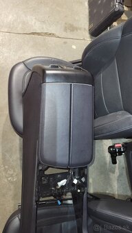 Mercedes GLE sedacky - 10