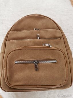 Kabelky a ruksaky. - 10