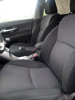 Toyota Auris 1,6 - 10
