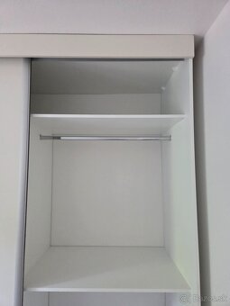 Vstavaná skriňa 300x250x70 - 10