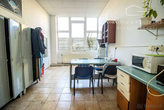 Bývalý autosalón s autoservisom pod jednou strechou na preda - 10