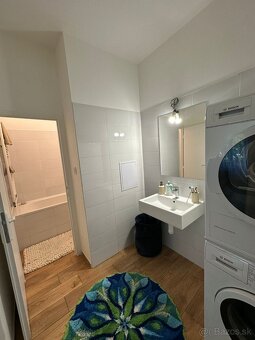 Na predaj pekný 2.5 izb. byt , výmera 58 m2, kompl. rekonšt. - 10